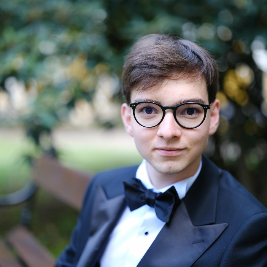 Boros Misi zongoraestje